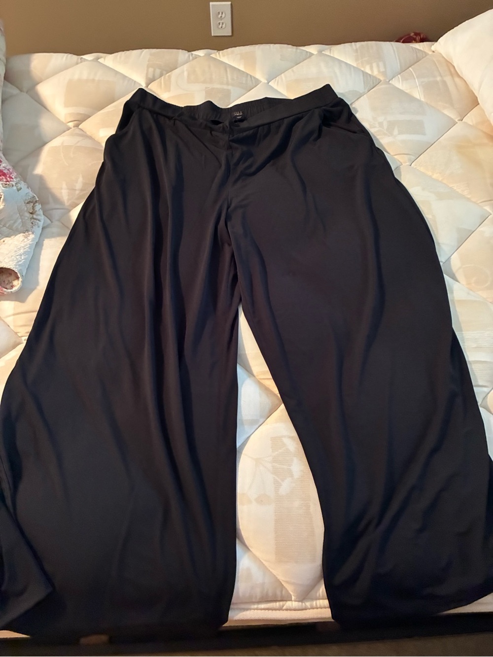 G.I.L.I. Black Wide-Leg Pants